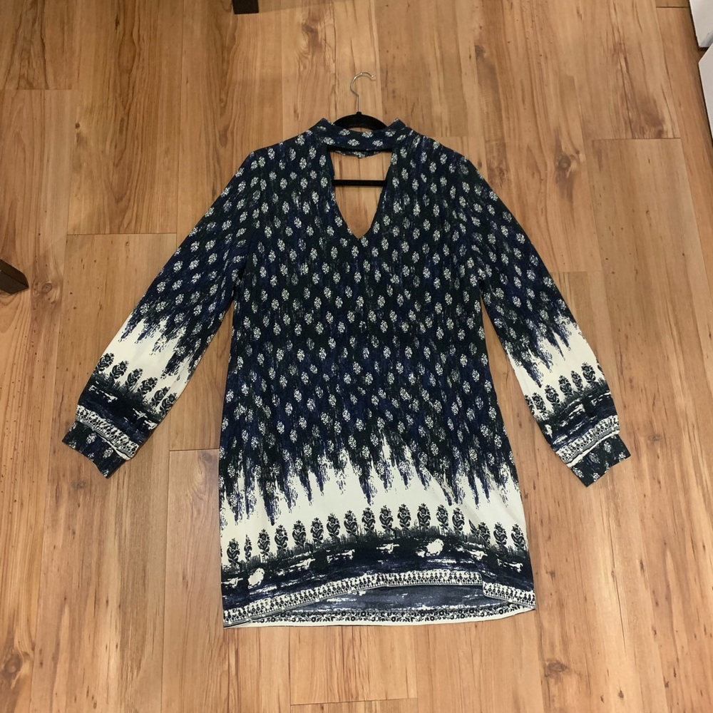 Cut out high neck longe sleeve mini dress!